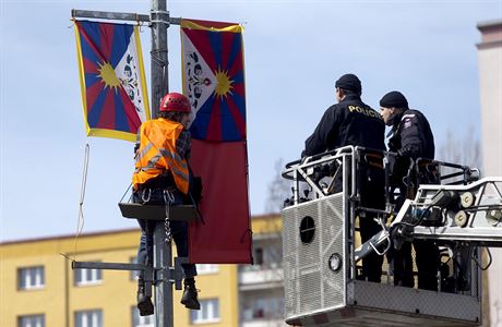Aktivisté vymnili ínské vlajky za tibetské.