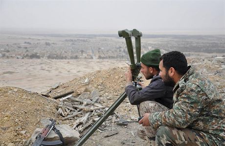 Syrtí vojáci na przkumu - ilustraní foto