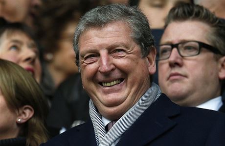 Roy Hodgson má po výhe v Nmecku adu dvod k úsmvu.