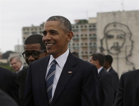 Obama pi ceremoniálu na námstí Revoluce v Havan.
