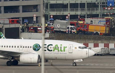 Záchranné jednotky na letiti Zaventem, kde útoili teroristé.