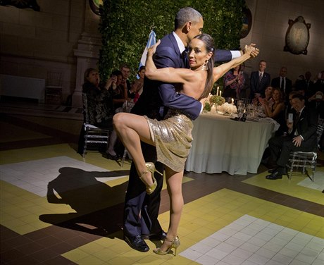 Prezident Barack Obama si pi návtv Kuby zatancoval i tango.