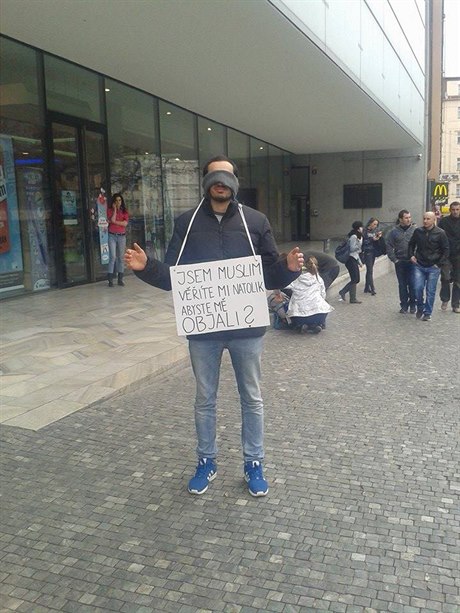 Studenti maturitních roník, m oslovili, abych jim pomohl s tímto projektem....