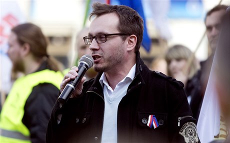 Adam B. Bartoš chce politiky potrestat „trestem nejvyšším“