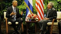 Barack Obama a Ral Castro se setkali v Havan.