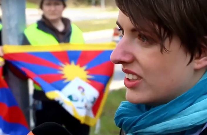 Michaela Krausová na protestu proti náv�t�v� �ínského prezidenta.