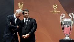 Johan Cruyff a prezident Barcelony Laporta loni pi finále Ligy mistr.