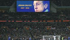 Vzpomínka na Johana Cruyffa pi zápase Anglie vs. Nizozemí.