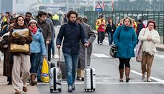 Stovky lidí opoutjí letit v Bruselu po teroristických útocích.