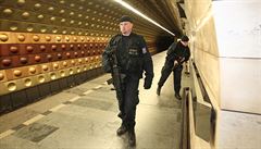 Policie kontrolují kadý zýhyb v metru, kde by mohla být teoreticky umístna...