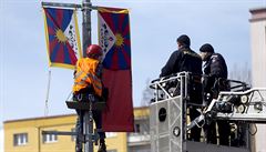 Aktivisté vyměnili čínské vlajky za tibetské. Policie zadržela 12 lidí