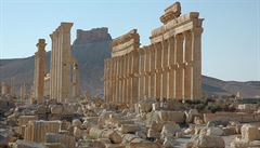 Palmýra je archeologický klenot. Archivní fotografie zachycuje, jak chrám...