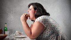 Poruchami příjmu potravy trpí i obézní lidé, nechtějí to ale přiznat