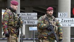 Belgití vojáci hlídají letit kvli úterním bombovým útokm v Bruselu.