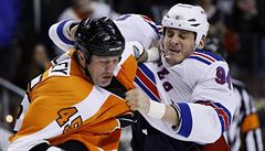 Smutek v NHL: zemřel elitní bitkař ligy. Bylo mu 28 let