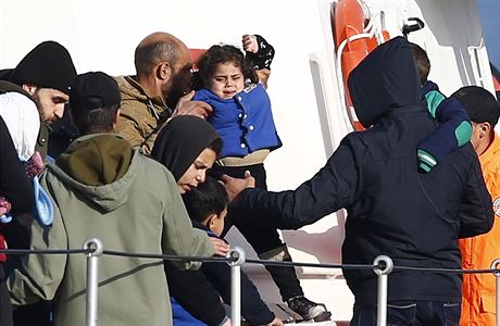 Migranti se vrací zpátky do Turecka.