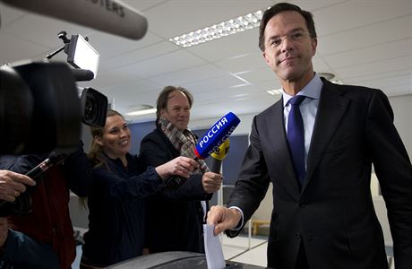 Nizozemský premiér Mark Rutte pi volb.