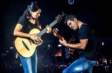 Kytarové duo Rodrigo Sanchez a Gabriela Quintero.