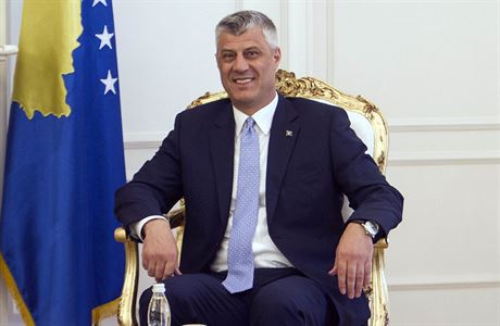 Pívtivá tvá pro kamery. Povst nového prezidenta Kosova Hasmiha Thaçiho vak...