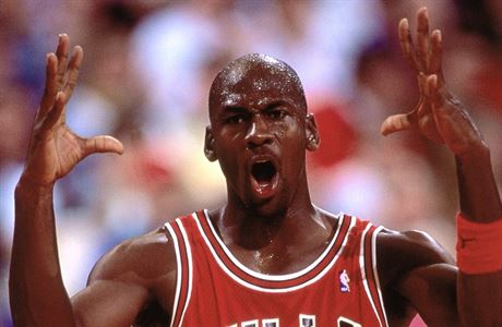 Michael Jordan dil v NBA pedevm v dresu Chicaga Bulls.