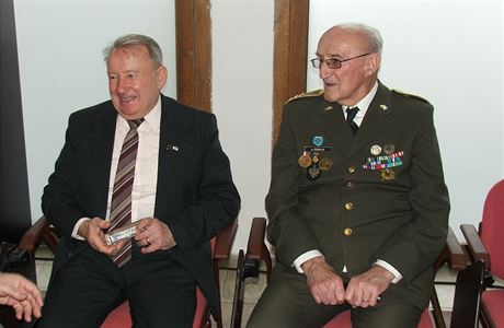Frantiek Zahrdka a Ji Zenahlk na vernisi vstavy - nor 2008