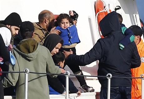 Migranti se vrací zpátky do Turecka.