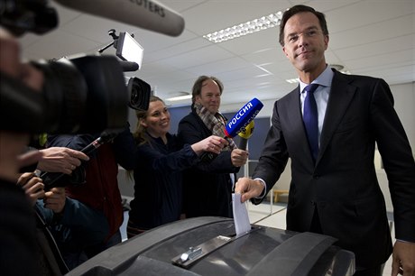 Nizozemský premiér Mark Rutte pi volb.