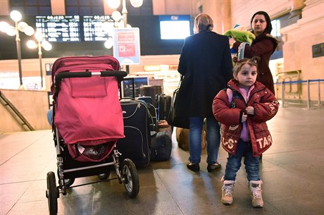 Osmilenná rodina Iráan, která se chce vrátit do vlasti, odcestovala 7. dubna...