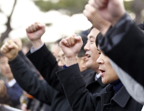 Severokorejí pebhlíci ijící na Jihu demonstrují za svrení totalitního...