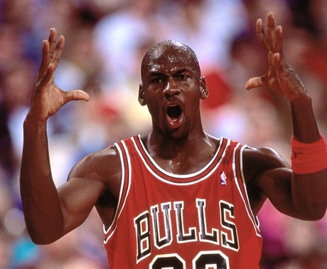 Michael Jordan ádil v NBA pedevím v dresu Chicaga Bulls.