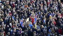 Ji asi desetina z 330 000 obyvatel Islandu podepsala petici vyzvajc k...
