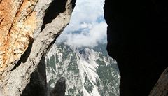 Ferratou na slovinský Prisojnik skrz největší skalní okno v Alpách