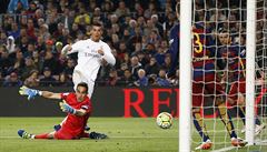 El Clasico - FC Barcelona vs. Real Madrid (Ronaldo stílí branku).
