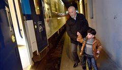 Osmi�lenná rodina Irá�an�, která se chce vrátit do vlasti, odcestovala 7. dubna...