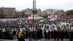 Francouztí odborái a studenti se shromaují na Place de la Bastille