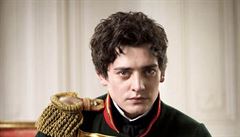 Aneurin Barnard jako Boris Drubeckoj v seriálu BBC Vojna mír.