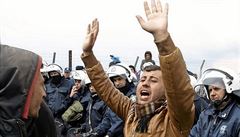 Volba otevřít uprchlíkům hranici leží na Vídni, říká makedonský velvyslanec