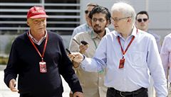 Niki Lauda (vlevo) pi Velké cen Bahrajnu