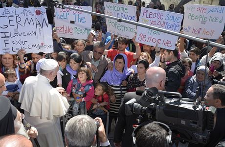 Pape Frantiek s uprchlky
