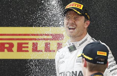 Nico Rosberg se raduje ze zvýení svého náskoku ped Lewisem Hamiltonem.