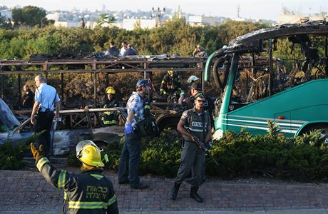 Výbuch autobusu v Jeruzalém zranil nejmén 15 lidí.