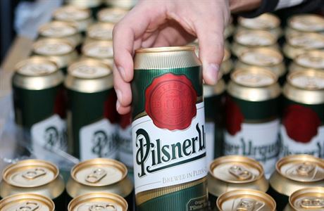 Pivo Pilsner Urquell v plechovce.