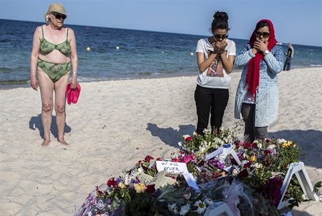 Vzpomínka na obti teroristického útoku na plái v Tunisku. Podobný atentát...