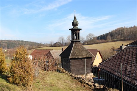 Kaplika je zatím pro veejnost nepístupná a navíc chátrá.