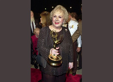 Doris Robertsová s cenou Emmy.