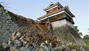 Hrad ve mste Kumamoto, kter byl pokozen zemtesenm.
