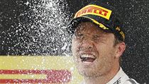 Německý jezdec Nico Rosberg z Mercedesu vyhrál i třetí letošní závod...