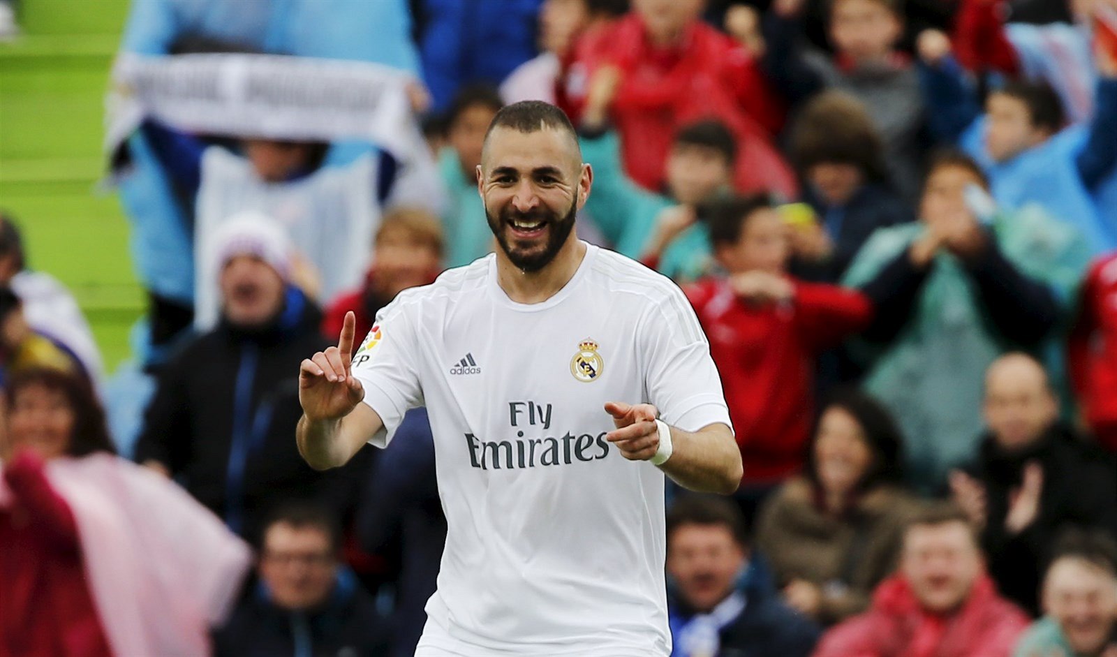 Karim Benzema slaví.