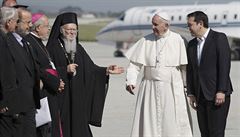 Papee na Lesbu uvítali duchovní i státní pedstavitelé ecka.