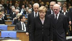 Také kancléka Angela Merkelová  pila bývalému ministru zahranií vzdát hold.